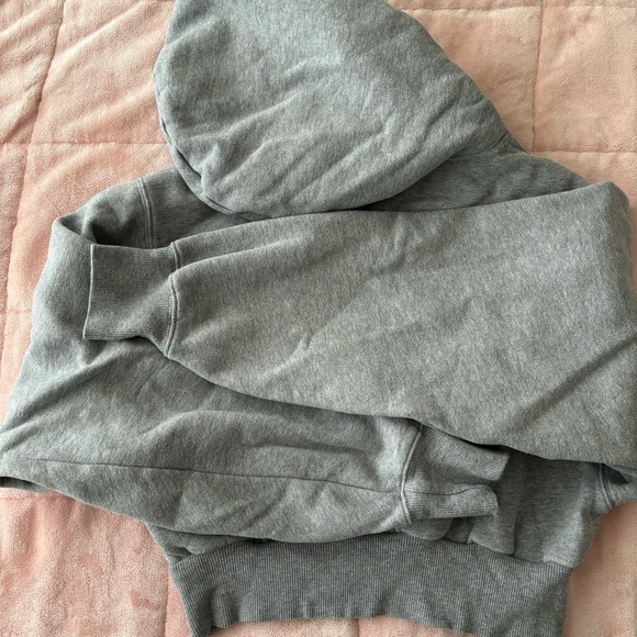 Aritzia COZY cropped hoodie - Picture 4 of 4